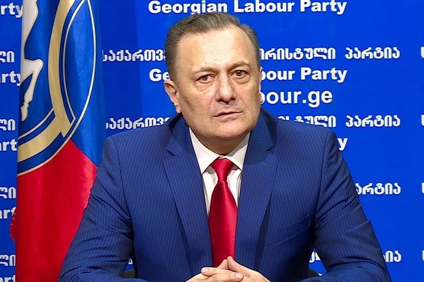მთავრობა ჩაიხრჩო მოპარულ მილიარდებში - შალვა ნათელაშვილი ვადამდელი საპარლამენტო არჩევნების ჩატარებას მოითხოვს