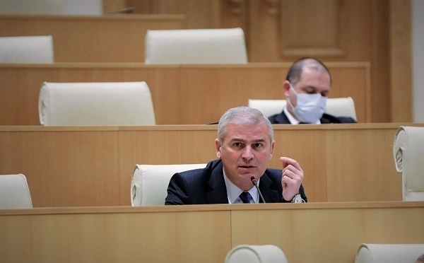 თქვენ რომ რაიმე გდომებოდათ, ან მშვიდობას შეინარჩუნებდით, ან იომებდით.  ვერც ერთი ქენით - ვერც მეორე - ირაკლი ქადაგიშვილი ოპოზიციას