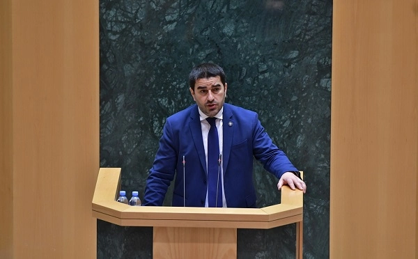 პარლამენტის თავმჯდომარის პოსტზე კახა კუჭავას შალვა პაპუაშვილი შეცვლის 