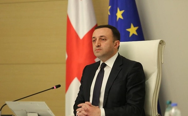 ქვეყნის ერთგულებით, 24-საათიანი შრომით, ხშირად საკუთარი სიცოცხლის ფასად, სხვათა სიცოცხლეზე ზრუნვით, თქვენ ფასდაუდებელ სამსახურის ეწევით ჩვენი მოქალაქეების უსაფრთხოებისა და ჩვენი სამშობლოს კეთილდღეობისთვის - პრემიერი პოლიციელებს