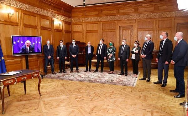 ოპოზიციური პარტიები, რომელთაც ხელი მოაწერეს "შარლ მიშელის დოკუმენტს" პარლამენტში დღეს დარეგისტრირდებიან
