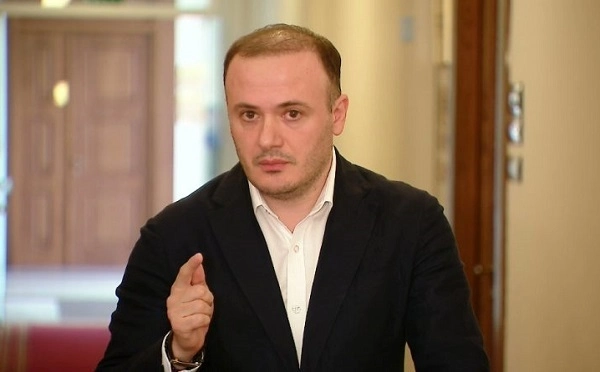 საზოგადოებამ გაიგო, რომ სააკაშვილი არის კეთილმოწყობილ გარემოში, ასევე ვნახეთ, როგორ ცდილობს ის თვითდაზიანებას - ზარქუა