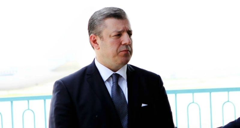 პრემიერი განათლების საერთაშორისო ცენტრის მიერ დაფინანსებულ სტუდენტებს შეხვდა