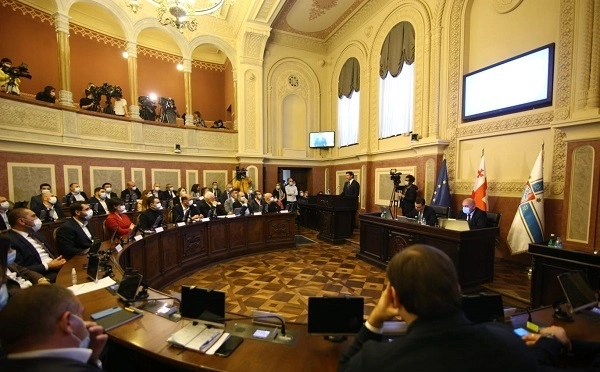 ლევან ხაბეიშვილი, საკრებულოს ნომერ პირველი ჯამბაზი, ირაკლი ნადირაძემ ჩაანაცვლა - კახა კალაძე
