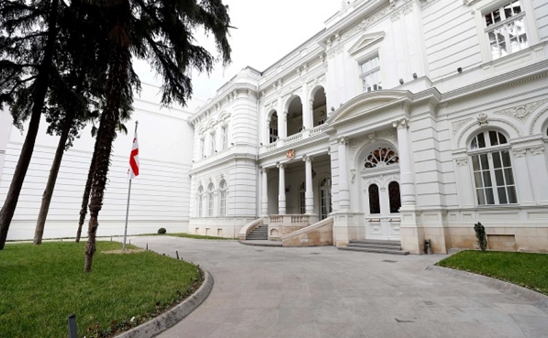 პრეზიდენტი ელჩების კონფერენციას არ დაესწრო, რადგან პროტოკოლმა მისთვის განსაზღვრული ადგილი არ დაუთმო, რაც პროტოკოლური დარღვევაა  - პრეზიდენტის ადმინისტრაცია