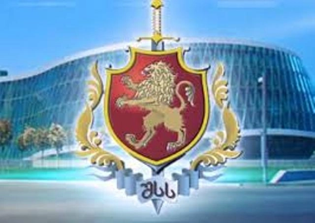  შსს-მ ყაჩაღობის, პოლიციელებზე თავდასხმისა და ცეცხლსასროლი იარაღის მართლსაწინააღმდეგო შეძენა-შენახვა-ტარების ბრალდებით გლდანში ერთი პირი დააკავა