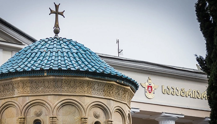 მივმართავთ 4 ივნისს სვეტიცხოველში შეკრებილ მრევლს, რაც უნდა პროვოკაციულად გვეჩვენოს, შეკითხვა, არ გავცდეთ ქრისტიანული ცხოვრების წესს, ასე მივაგოთ პატივი საქართველოს ღირსეულ შვილებს - საპატრიარქო