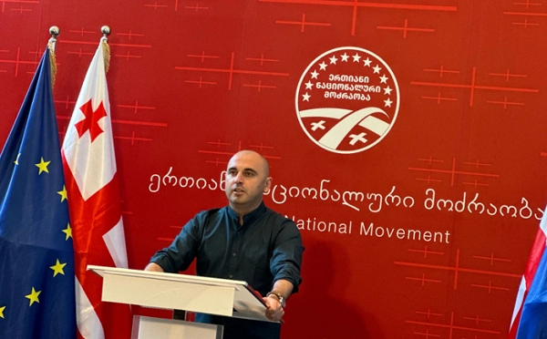 მოვუწოდებ ლაჩარ, მშიშარა, კაგებეშნიკებს, კობახიძეს და გომელაურს, აქ ვარ, თქვენი პირდაპირი სამიზნე და შეეშვით ჩემი თანამებრძოლების დევნას - ლევან ხაბეიშვილი