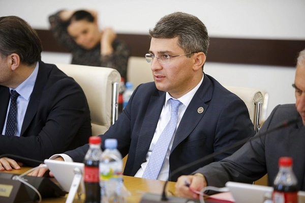 პიროვნულად კარგი ხალხია, იდეოლოგიურად - არანორმალურები - მამუკა მდინარაძე "გირჩზე"
