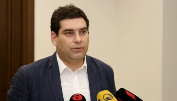 თუ დადგა აუცილებლობა, რომ დასახელდეს, ვის უნდა ქვეყნის ომში ჩართვა, პრემიერ-მინისტრმაც და პარტიის თავმჯდომარემაც განაცხადეს, რომ ამ სახელებს დაასახელებენ - დავითულიანი