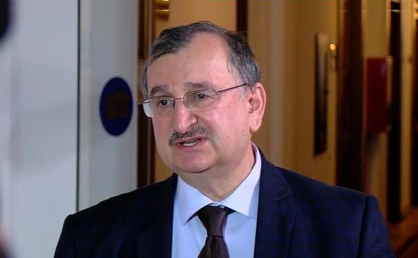 ელენე ხოშტარიას წინაპარმა შექმნა ინტელექტუალური საკუთრება და ყველა სპექტაკლიდან, სადაც კი მისი მხატვრობა იქნება, ნიუ იორკში, პარიზში, მოსკოვში თუ თბილისში, კუთვნილი ფული ერიცხება, წინაპარზე თქვას უარი? - რომან გოცირიძე