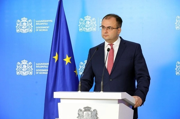 რატი ბრეგაძის თქმით, სააკაშვილს კლინიკა "ვივამედში" გადაყვანა შესთავაზეს