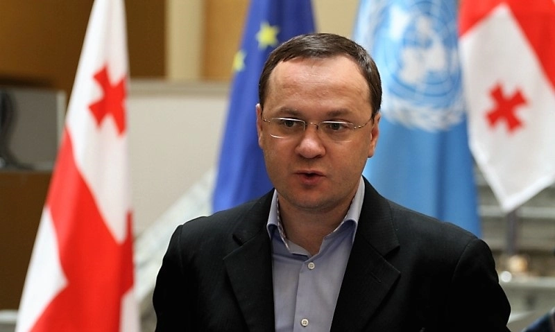 შემთხვევით არაფერი ხდება. არც ეს მოვლენათა ჯაჭვი გადაებმებოდა ასე - საეჭვოდ შეყოვნებული ტრანზაქციები და მუდმივი ზეწოლა საქართველოს ხელისუფლებაზე, რომ აქ მეორე ფრონტი გაგვეხსნა - გია ცაგარეიშვილი