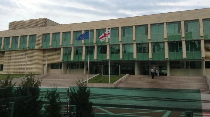 ქრთამის აღების ფაქტზე, კრწანისის გამგეობის თანამშრომელი დააკავეს