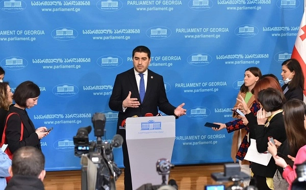 შეუიარაღებელი თვალითა და ყურით ჩანს, რომ მონტაჟია - პაპუაშვილი ივანიშვილისა და რუსი ოლიგარქის სავარაუდო საუბრის ჩანაწერზე