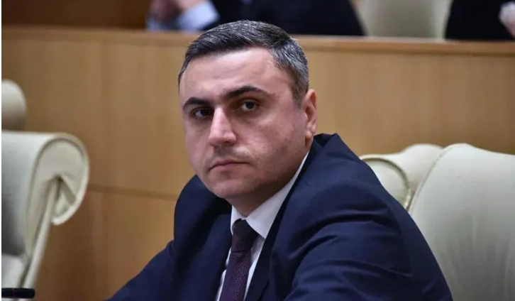  ფერი ფერსა, მადლი ღმერთსაო, ასე იდეალურად უხდებიან ერთმანეთს „ნაციონალური მოძრაობა“ და თავმჯდომარე - მათიკაშვილი