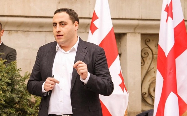 ერთი მხრივ გმობენ ამნისტიას და მეორე მხრივ, ელოდებიან კანონის მიღებას, რომ შებობღდნენ პარლამენტში - ვაშაძე