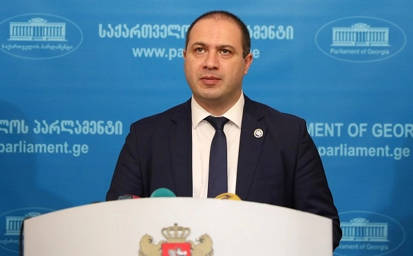 ჩემი სრული მხარდაჭერა კობახიძეს, ჩემთვის პატივია ვიყო იმ გუნდის წევრი, რომელსაც ირაკლი ხელმძღვანელობს - გივი მიქანაძე