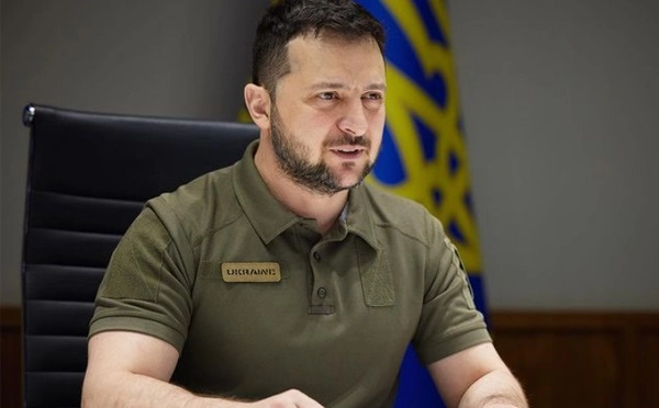 ვხედავთ, რა ხდება ბელარუსში, საქართველოში, როგორ მიათრევენ მათ განუკითხაობის მორევში, რას ხედავენ ისინი? რომ ჩვენ, უკრაინას, რომელიც თავისი სისხლით იბრძვის, არ გაუგია პოზიტიური პასუხი ევროკავშირსა და ნატო-ში გაწევრიანებაზე - ზელენსკი
