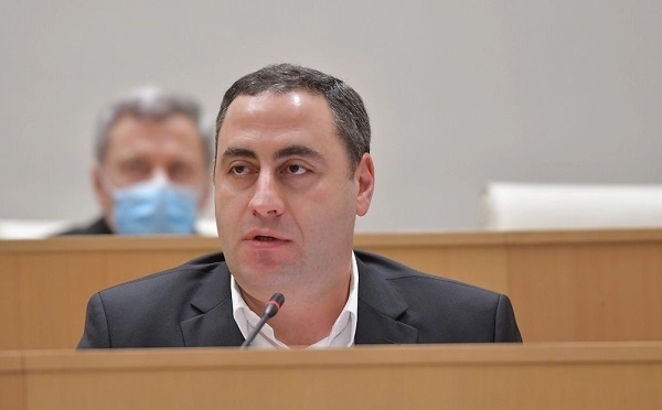 ამ ოროსნებმა ჯერ ტერმინოლოგია ისწავლონ და წესიერად ახსნან, რას გულისხმობენ - ვაშაძე არჩევნების ელექტორონულად ჩატარებაზე