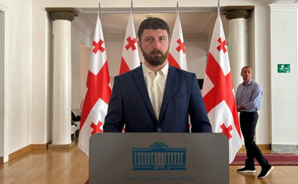 კოლექტიური „ნაცმოძრაობისთვის“ არსებობს პარალელური სამყარო, რომელშიც სხვადასხვა თანამდებობას იკავებენ, დაე, დარჩნენ ამ პარალელურ სამყაროში - არჩილ გორდულაძე