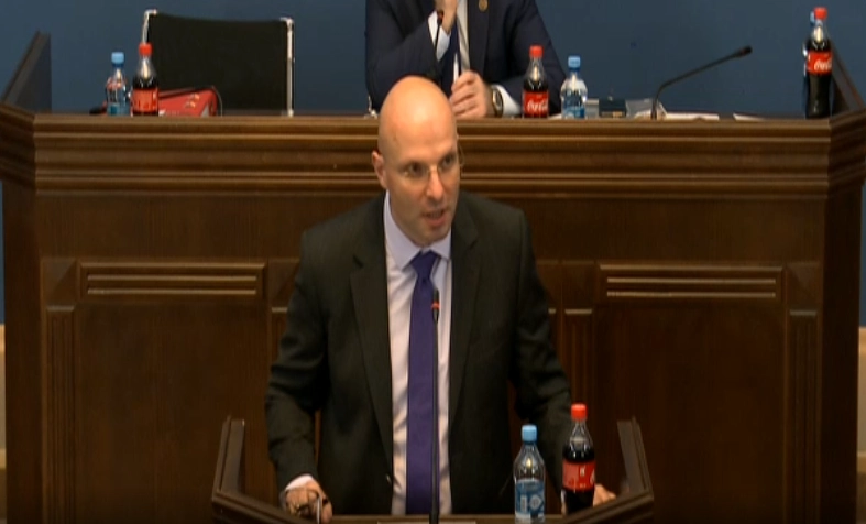 სამიანები მყავს, სამწუხაროდ - თადუმაძე თავის ნიშნებზე