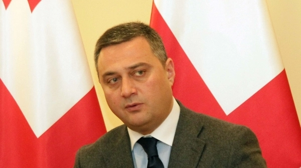 კულახმეტოვი ჩვეულებრივი ოკუპანტია, ამიტომ ცხინვალში მისი ელჩად დანიშვნა შეგვიძლია ცინიკურ ნაბიჯადაც აღვიქვათ - ვიქტორ დოლიძე