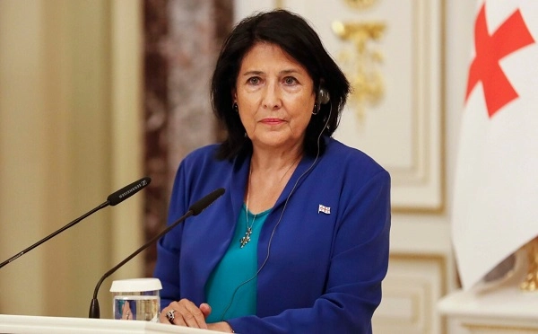 საქართველოს პრეზიდენტი საფრანგეთს სამუშაო ვიზიტით ეწვია 